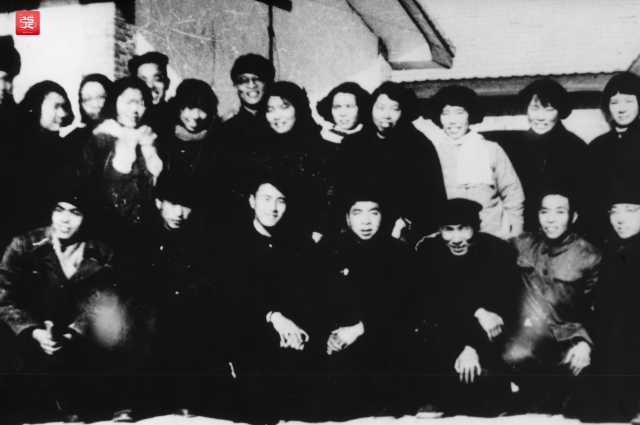 6、建校之初,教职工合影_副本.jpg 6、建校之初,教职工合影_副本.jpg